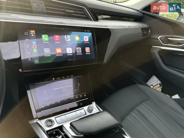 Сірий Ауді Q8 e-tron, об'ємом двигуна 0 л та пробігом 25 тис. км за 54000 $, фото 20 на Automoto.ua