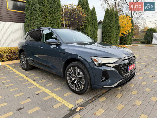 Серый Ауди Q8 e-tron, объемом двигателя 0 л и пробегом 33 тыс. км за 59000 $, фото 3 на Automoto.ua