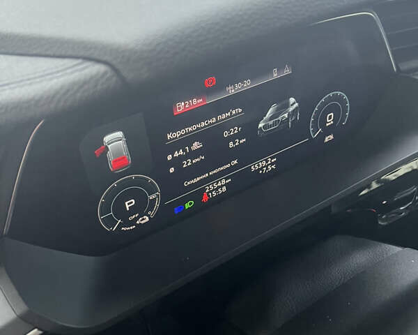 Серый Ауди Q8 e-tron, объемом двигателя 0 л и пробегом 25 тыс. км за 38200 $, фото 14 на Automoto.ua