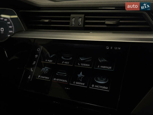 Серый Ауди Q8 e-tron, объемом двигателя 0 л и пробегом 24 тыс. км за 48989 $, фото 19 на Automoto.ua