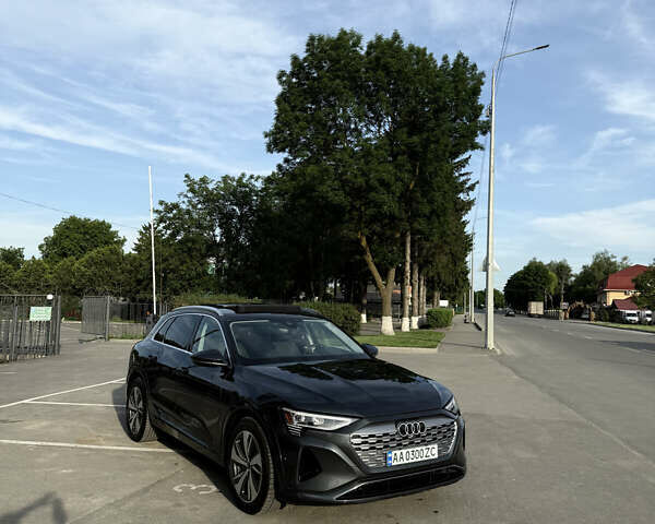 Сірий Ауді Q8 e-tron, об'ємом двигуна 0 л та пробігом 25 тис. км за 54000 $, фото 8 на Automoto.ua
