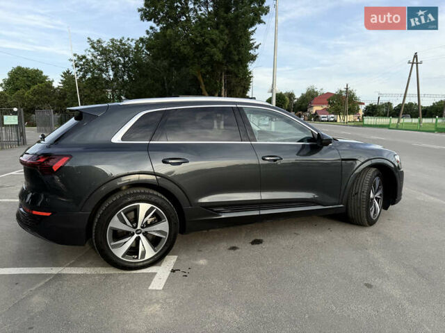 Сірий Ауді Q8 e-tron, об'ємом двигуна 0 л та пробігом 25 тис. км за 54000 $, фото 52 на Automoto.ua
