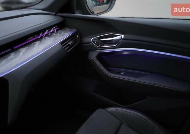 Сірий Ауді Q8 e-tron, об'ємом двигуна 0 л та пробігом 34 тис. км за 65000 $, фото 62 на Automoto.ua