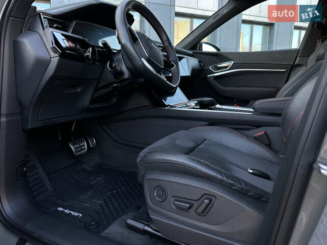 Сірий Ауді Q8 e-tron, об'ємом двигуна 0 л та пробігом 41 тис. км за 64000 $, фото 28 на Automoto.ua