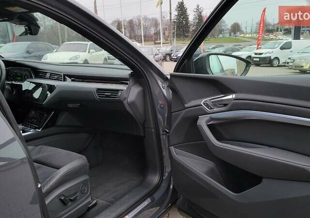 Сірий Ауді Q8 e-tron, об'ємом двигуна 0 л та пробігом 34 тис. км за 65000 $, фото 35 на Automoto.ua