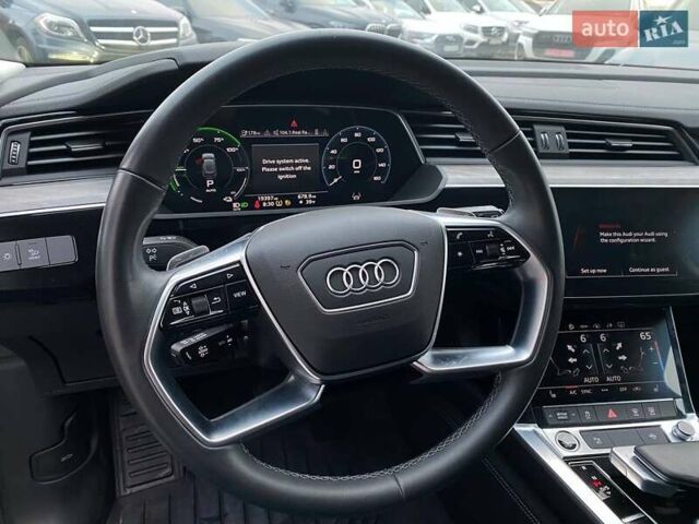 Сірий Ауді Q8 e-tron, об'ємом двигуна 0 л та пробігом 31 тис. км за 42300 $, фото 13 на Automoto.ua