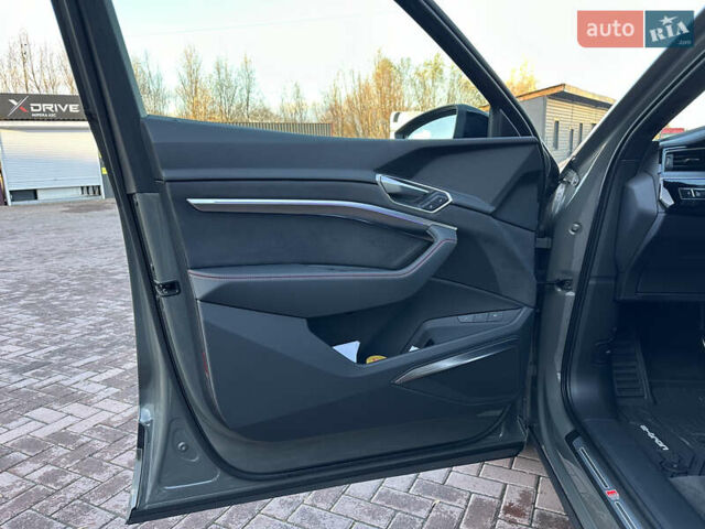 Сірий Ауді Q8 e-tron, об'ємом двигуна 0 л та пробігом 41 тис. км за 64000 $, фото 16 на Automoto.ua