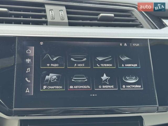 Сірий Ауді Q8 e-tron, об'ємом двигуна 0 л та пробігом 22 тис. км за 59000 $, фото 24 на Automoto.ua