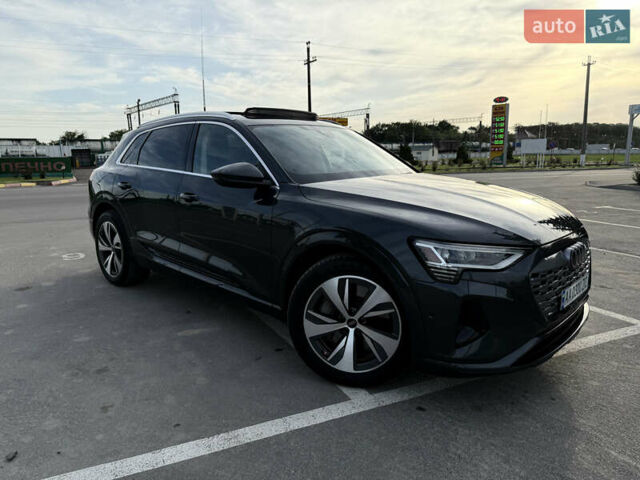 Сірий Ауді Q8 e-tron, об'ємом двигуна 0 л та пробігом 25 тис. км за 54000 $, фото 44 на Automoto.ua