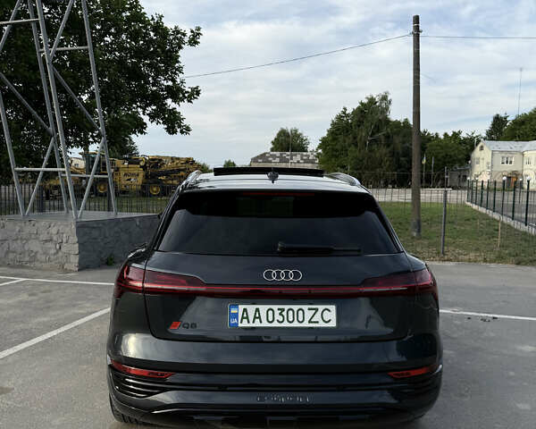 Сірий Ауді Q8 e-tron, об'ємом двигуна 0 л та пробігом 25 тис. км за 54000 $, фото 38 на Automoto.ua