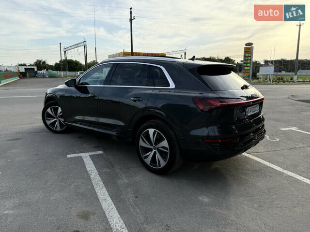 Сірий Ауді Q8 e-tron, об'ємом двигуна 0 л та пробігом 25 тис. км за 54000 $, фото 55 на Automoto.ua