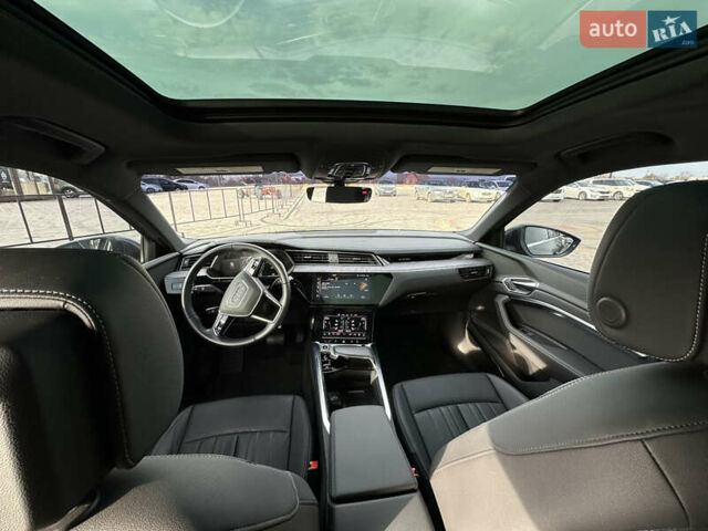 Сірий Ауді Q8 e-tron, об'ємом двигуна 0 л та пробігом 16 тис. км за 47500 $, фото 46 на Automoto.ua