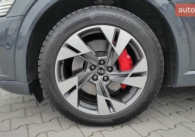 Сірий Ауді Q8 e-tron, об'ємом двигуна 0 л та пробігом 34 тис. км за 65000 $, фото 13 на Automoto.ua
