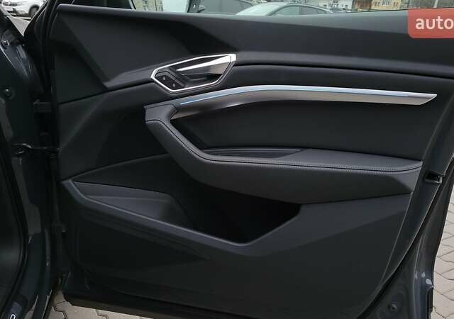 Сірий Ауді Q8 e-tron, об'ємом двигуна 0 л та пробігом 34 тис. км за 65000 $, фото 36 на Automoto.ua