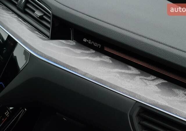 Сірий Ауді Q8 e-tron, об'ємом двигуна 0 л та пробігом 34 тис. км за 65000 $, фото 41 на Automoto.ua