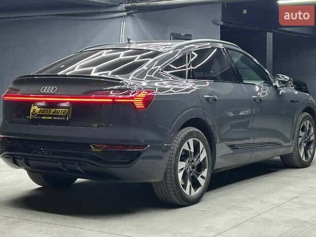 Сірий Ауді Q8 e-tron, об'ємом двигуна 0 л та пробігом 26 тис. км за 69500 $, фото 5 на Automoto.ua
