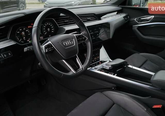 Сірий Ауді Q8 e-tron, об'ємом двигуна 0 л та пробігом 34 тис. км за 65000 $, фото 18 на Automoto.ua