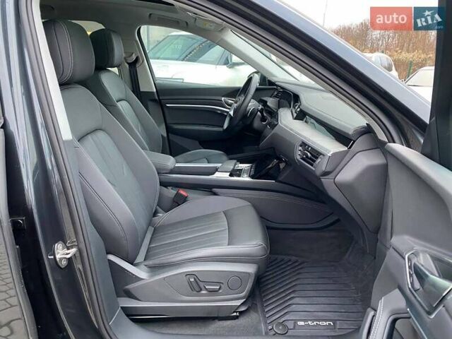 Сірий Ауді Q8 e-tron, об'ємом двигуна 0 л та пробігом 31 тис. км за 42300 $, фото 24 на Automoto.ua