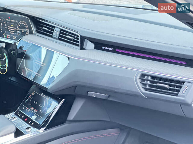 Сірий Ауді Q8 e-tron, об'ємом двигуна 0 л та пробігом 41 тис. км за 64000 $, фото 31 на Automoto.ua