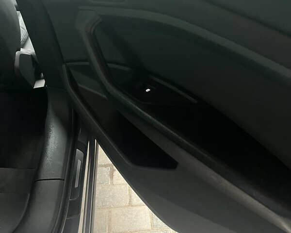 Серый Ауди Q8 e-tron, объемом двигателя 0 л и пробегом 25 тыс. км за 38200 $, фото 23 на Automoto.ua