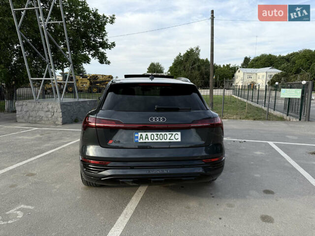 Сірий Ауді Q8 e-tron, об'ємом двигуна 0 л та пробігом 25 тис. км за 54000 $, фото 39 на Automoto.ua