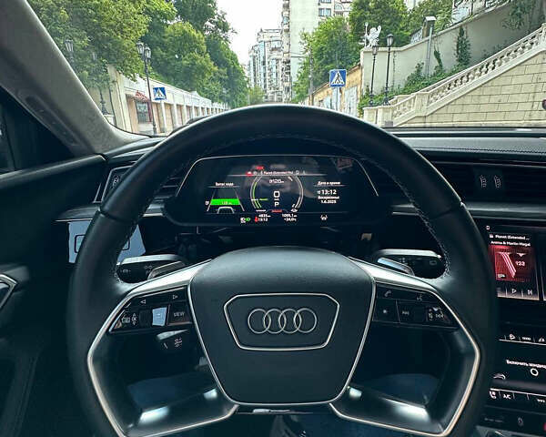Серый Ауди Q8 e-tron, объемом двигателя 0 л и пробегом 4 тыс. км за 50999 $, фото 25 на Automoto.ua