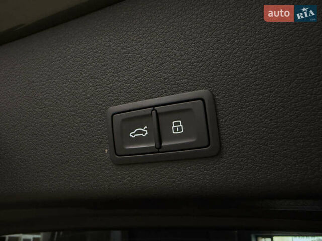 Серый Ауди Q8 e-tron, объемом двигателя 0 л и пробегом 24 тыс. км за 48989 $, фото 14 на Automoto.ua