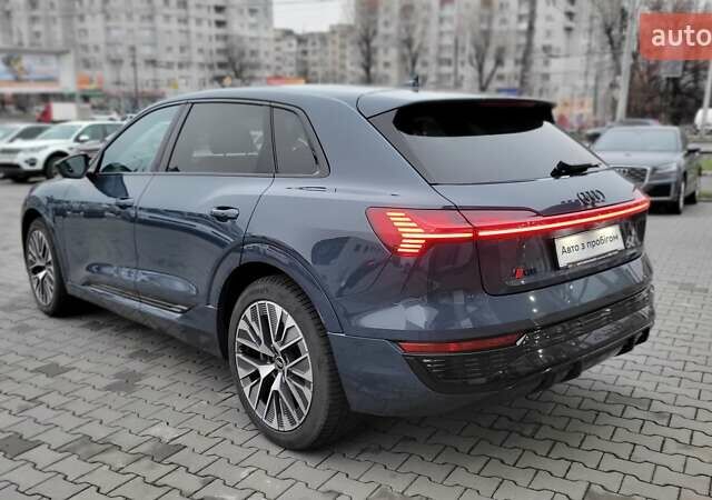 Сірий Ауді Q8 e-tron, об'ємом двигуна 0 л та пробігом 21 тис. км за 48500 $, фото 5 на Automoto.ua