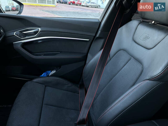 Сірий Ауді Q8 e-tron, об'ємом двигуна 0 л та пробігом 41 тис. км за 64000 $, фото 30 на Automoto.ua