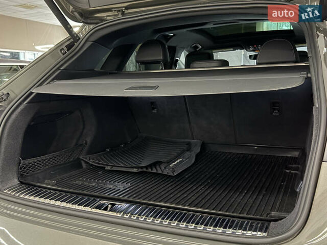 Серый Ауди Q8 e-tron, объемом двигателя 0 л и пробегом 24 тыс. км за 48989 $, фото 13 на Automoto.ua