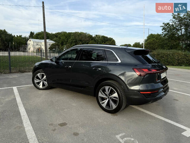 Сірий Ауді Q8 e-tron, об'ємом двигуна 0 л та пробігом 25 тис. км за 54000 $, фото 40 на Automoto.ua