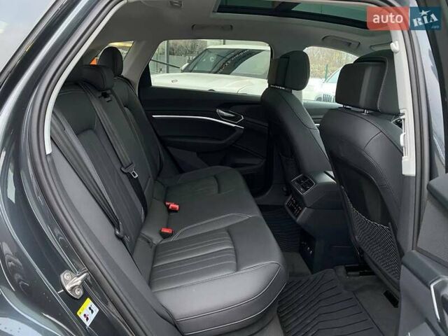 Сірий Ауді Q8 e-tron, об'ємом двигуна 0 л та пробігом 31 тис. км за 42300 $, фото 21 на Automoto.ua