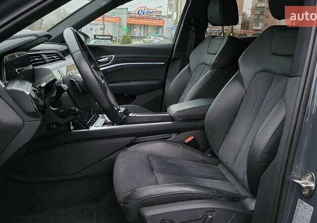 Сірий Ауді Q8 e-tron, об'ємом двигуна 0 л та пробігом 34 тис. км за 65000 $, фото 22 на Automoto.ua