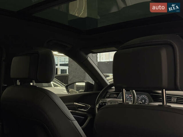 Серый Ауди Q8 e-tron, объемом двигателя 0 л и пробегом 24 тыс. км за 48989 $, фото 17 на Automoto.ua