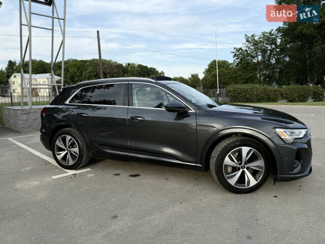 Сірий Ауді Q8 e-tron, об'ємом двигуна 0 л та пробігом 25 тис. км за 54000 $, фото 51 на Automoto.ua