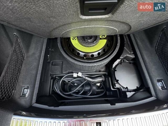 Серый Ауди Q8 e-tron, объемом двигателя 0 л и пробегом 14 тыс. км за 55900 $, фото 37 на Automoto.ua