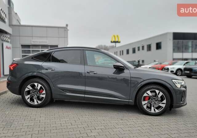 Сірий Ауді Q8 e-tron, об'ємом двигуна 0 л та пробігом 34 тис. км за 65000 $, фото 3 на Automoto.ua