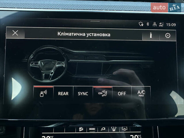 Сірий Ауді Q8 e-tron, об'ємом двигуна 0 л та пробігом 41 тис. км за 64000 $, фото 26 на Automoto.ua