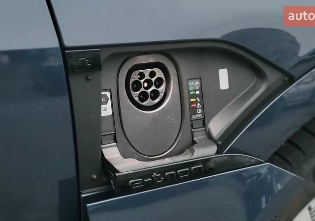 Сірий Ауді Q8 e-tron, об'ємом двигуна 0 л та пробігом 21 тис. км за 48500 $, фото 11 на Automoto.ua