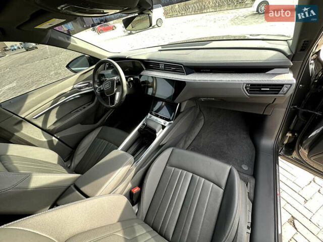 Сірий Ауді Q8 e-tron, об'ємом двигуна 0 л та пробігом 16 тис. км за 47500 $, фото 41 на Automoto.ua
