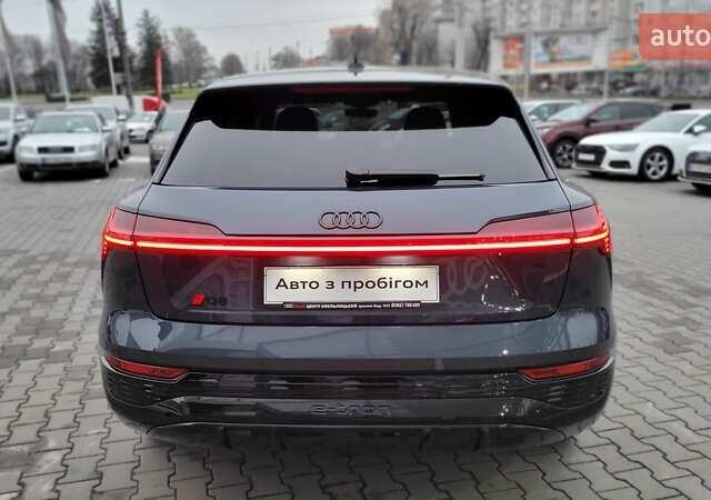 Сірий Ауді Q8 e-tron, об'ємом двигуна 0 л та пробігом 21 тис. км за 48500 $, фото 4 на Automoto.ua
