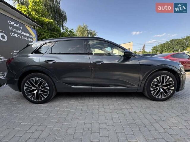 Серый Ауди Q8 e-tron, объемом двигателя 0 л и пробегом 14 тыс. км за 55900 $, фото 13 на Automoto.ua