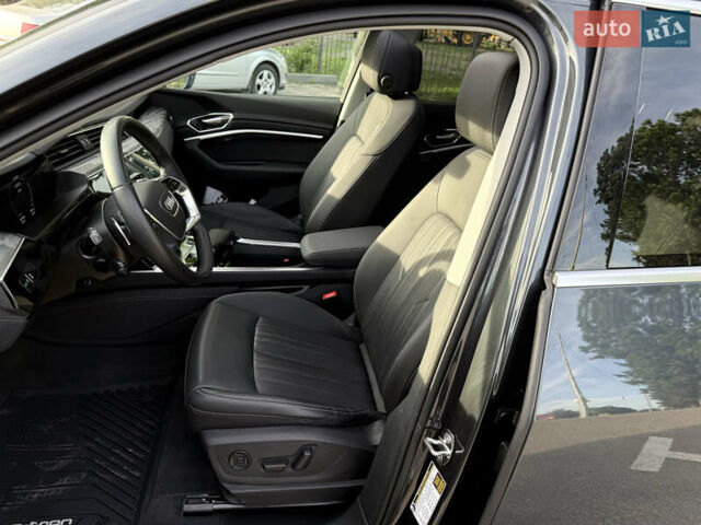 Сірий Ауді Q8 e-tron, об'ємом двигуна 0 л та пробігом 25 тис. км за 54000 $, фото 19 на Automoto.ua