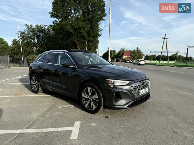 Сірий Ауді Q8 e-tron, об'ємом двигуна 0 л та пробігом 25 тис. км за 54000 $, фото 5 на Automoto.ua