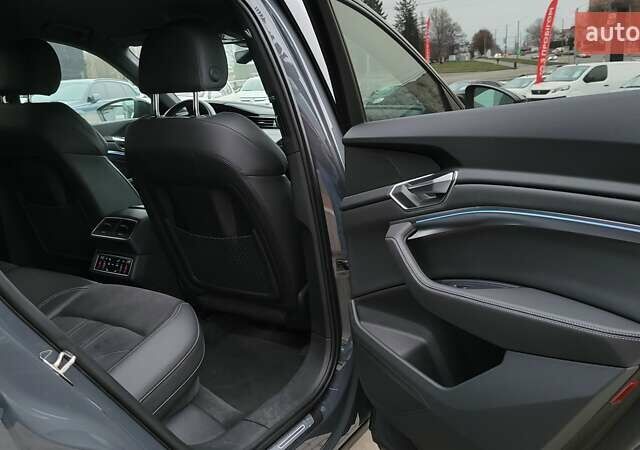 Сірий Ауді Q8 e-tron, об'ємом двигуна 0 л та пробігом 34 тис. км за 65000 $, фото 30 на Automoto.ua