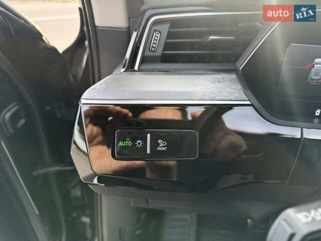 Сірий Ауді Q8 e-tron, об'ємом двигуна 0 л та пробігом 25 тис. км за 54000 $, фото 23 на Automoto.ua