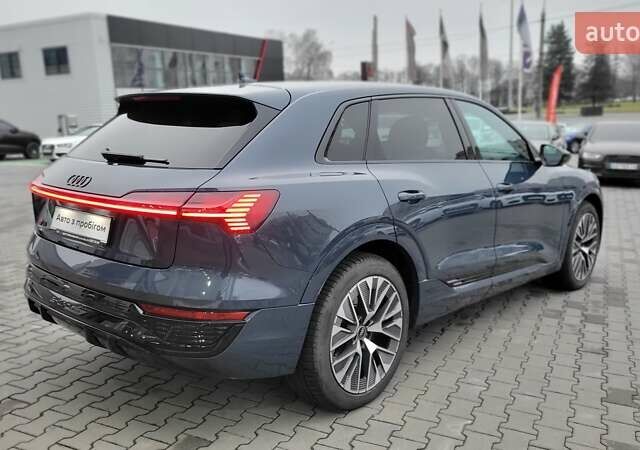 Сірий Ауді Q8 e-tron, об'ємом двигуна 0 л та пробігом 21 тис. км за 48500 $, фото 3 на Automoto.ua