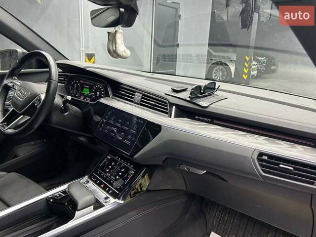 Сірий Ауді Q8 e-tron, об'ємом двигуна 0 л та пробігом 26 тис. км за 69500 $, фото 17 на Automoto.ua