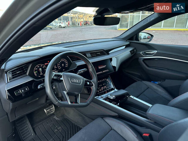 Сірий Ауді Q8 e-tron, об'ємом двигуна 0 л та пробігом 41 тис. км за 64000 $, фото 19 на Automoto.ua