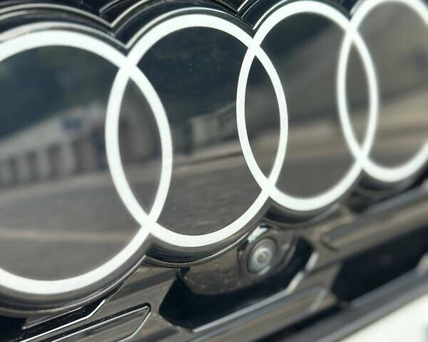 Серый Ауди Q8 e-tron, объемом двигателя 0 л и пробегом 4 тыс. км за 50999 $, фото 20 на Automoto.ua